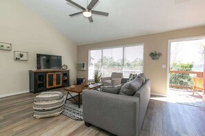 House, Multiple Beds, Patio (577 Dusty Saddle) | Living area