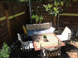 Outdoor dining - Mazet Cosy , Studio Avec Terrasse à 150 Mètres de la Plage (Saint-Tropez)