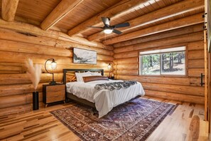 5 Schlafzimmer, Schreibtisch, Bügeleisen/Bügelbrett, Reisekinderbett