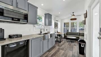 Casa, 1 cama King, varanda (#23 3567 US 290 E) | Parte interna