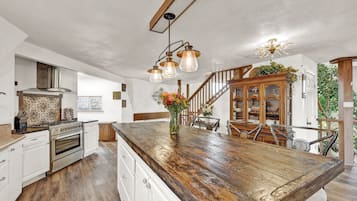 House, Multiple Beds, Patio | Private kitchen | Fridge, microwave, oven, stovetop