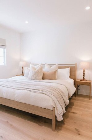 3 bedrooms, desk, iron/ironing board, travel cot
