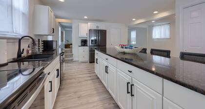 Spacious and Quiet 4BD Oasis - Private Yard