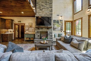 Smart TV, chimenea, videojuegos, reproductor de DVD