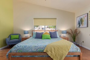 3 Schlafzimmer, Schreibtisch, Bügeleisen/Bügelbrett, Reisekinderbett