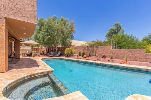Harrizona Hills-Tranquil Pool Oasis, 15 Min to Scottsdale, 30 to Airports