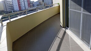 Huoneisto, 1 makuuhuone, esteetön, parveke | Ulkoalueet