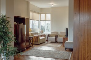 TV - GRAND BOTANIC GARDEN APARTMENT by VACATIONY (Oporto)