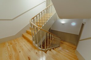 Interior - LEGACY OPORTO DESIGN APARTMENT G by VACATIONY (Oporto)