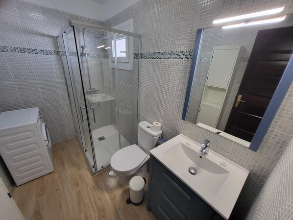 Bruser, hårtørrer, håndklæder