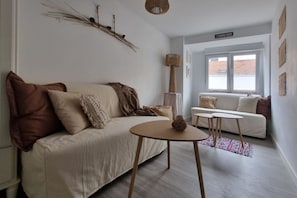 Unclassified image, 4 of 15, button - 191A One-Bedroom Apartment by R2R Consulting (Gijón)