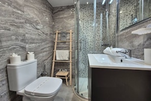 Unclassified image, 3 of 15, button - 191A One-Bedroom Apartment by R2R Consulting (Gijón)