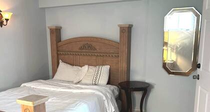Cozy Basement Apartment two beds sleep 3