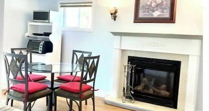 Cozy Basement Apartment two beds sleep 3