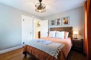 4 bedrooms, desk, iron/ironing board, free WiFi