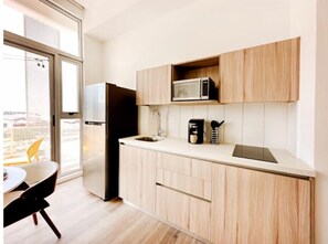Fridge, microwave, stovetop, blender