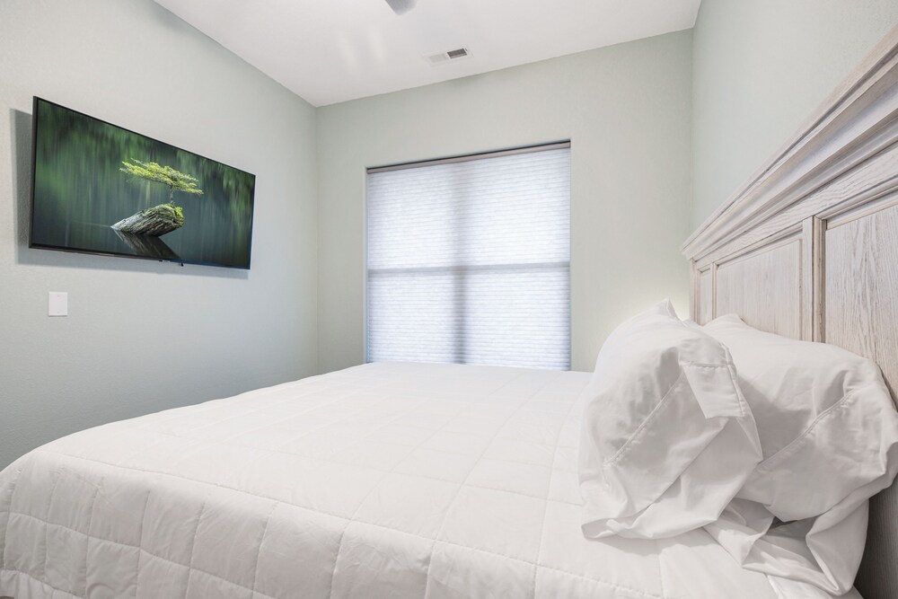 Coveted TopFloor Topsider w/ 3 King Suites! Amazing Deck! 3648