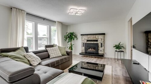 North Okanagan Jewel with hot tub