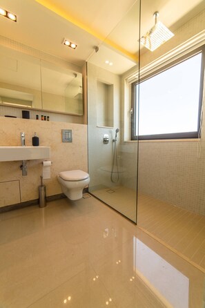 Villa, 3 Bedrooms, Private Pool, Garden View | Bathroom - Luxury Villa Mirror - 200meters From The Beach! (Chania)