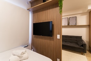 1 habitación, tabla de planchar con plancha, wifi gratis y ropa de cama 