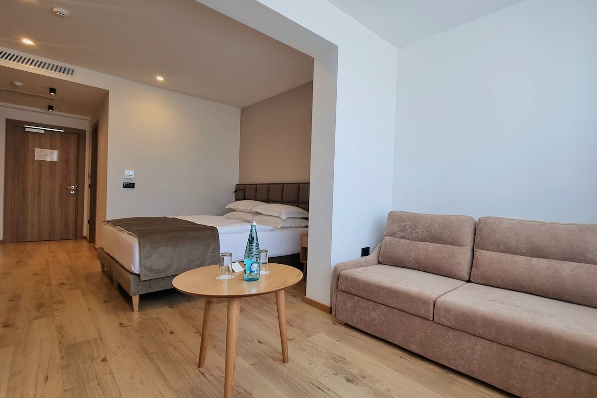1 dormitorio, colchones viscoelásticos, minibar y escritorio