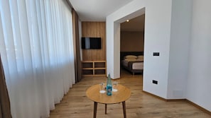 Comfort Room | Living area | Smart TV - SIBB Hotel (Tirana)