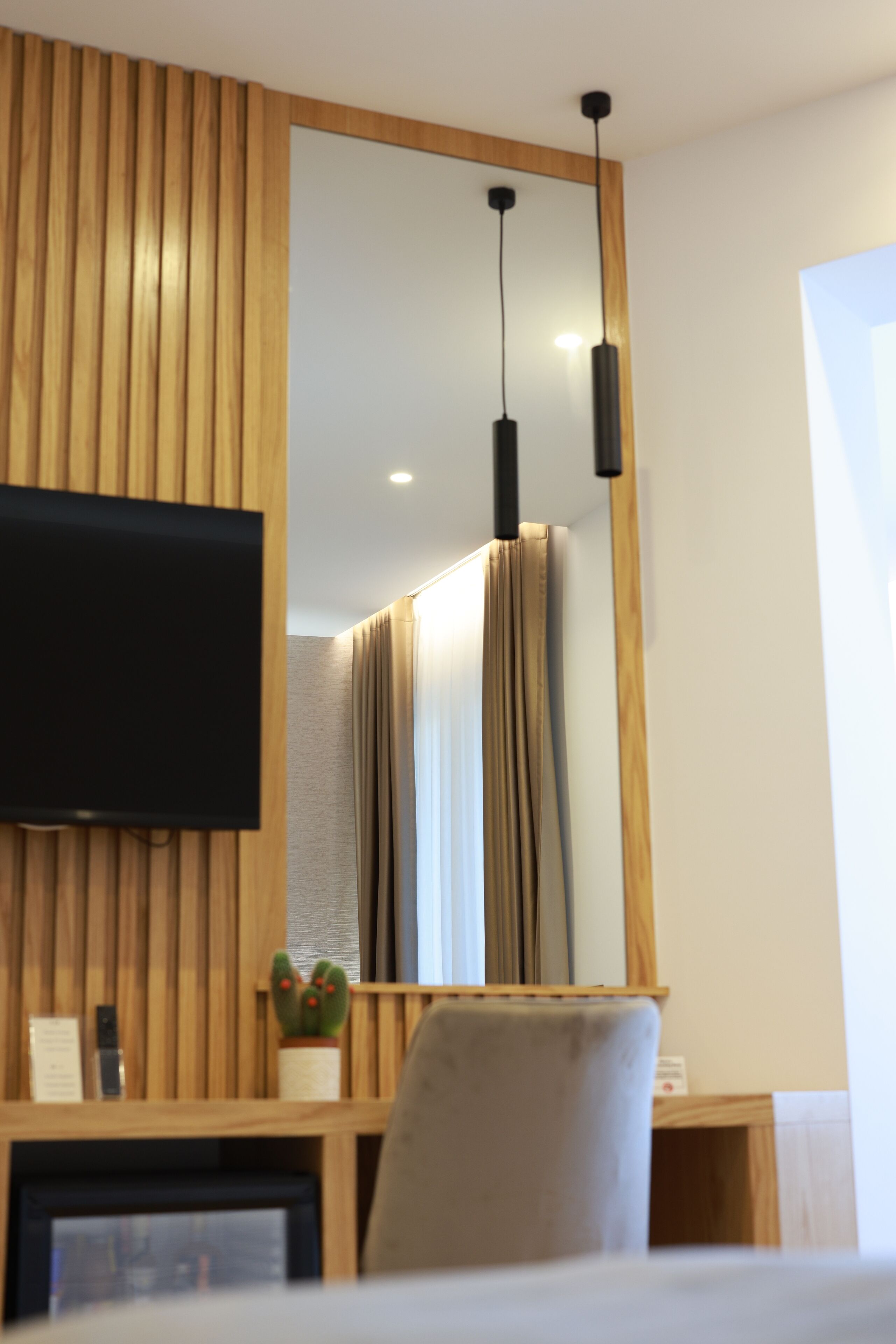 Colchones con efecto memoria, minibar y escritorio 