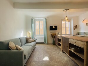 Una Smart TV, libros