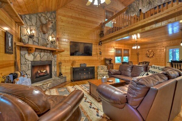 Smart TV, chimenea y videojuegos 