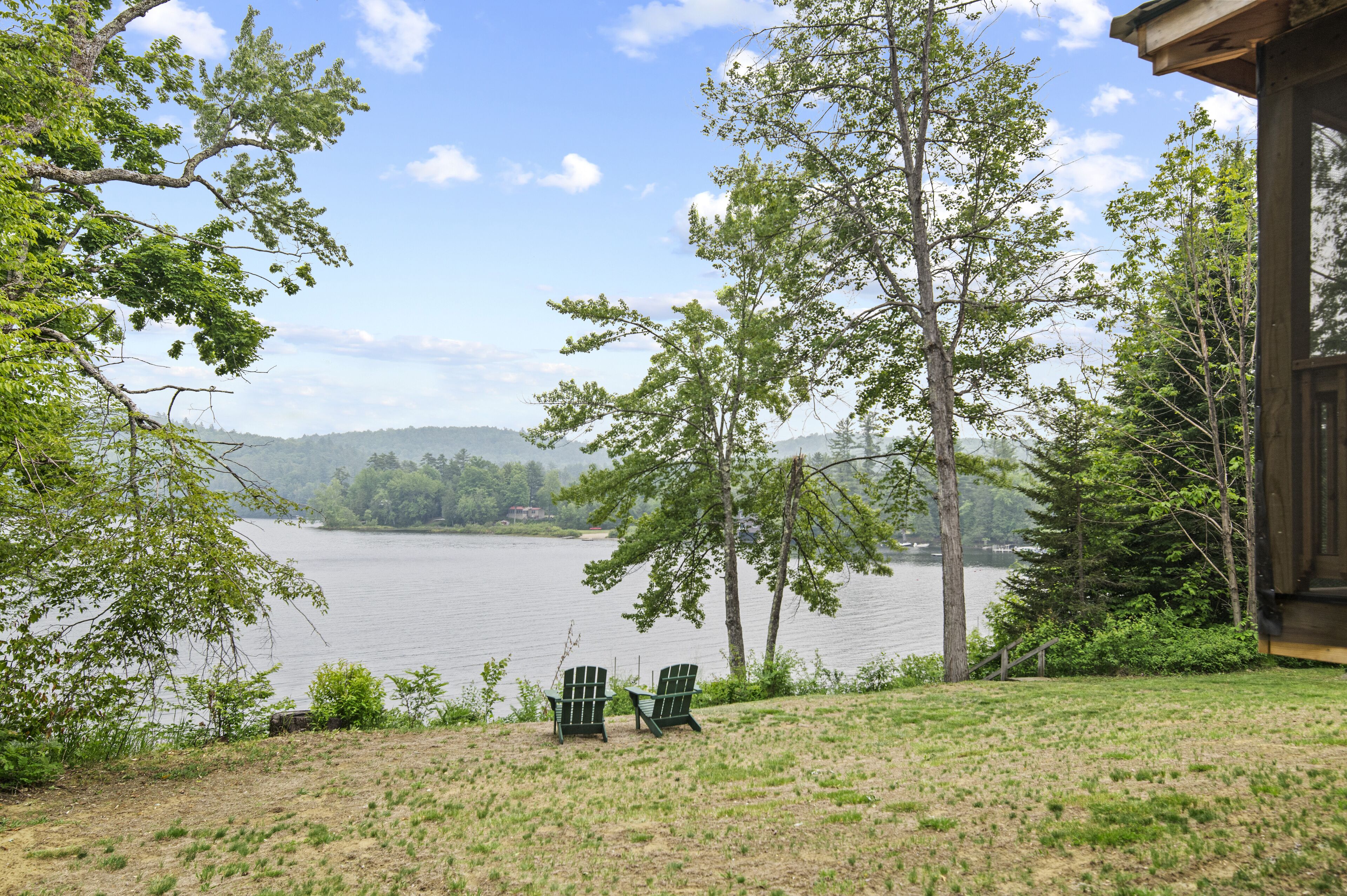 Newly Built year-round house with specactular lake views!