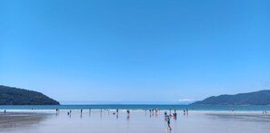 Familienapartment | Strand | In Strandnähe, weißer Sandstrand, Volleyball, 10 Strandbars