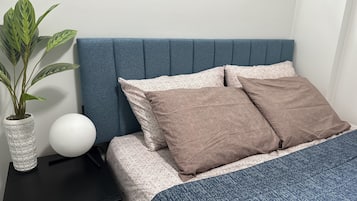 1 bedroom, desk, free WiFi, bed sheets