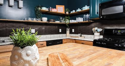 The PanAm Flat - 2bed/2bath next to hospitals & Scott AFB