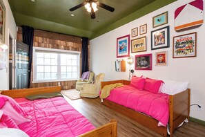 2 bedrooms, iron/ironing board, travel cot, free WiFi