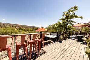 Terrace/patio - Cowboys & Roses - Wine Country Home w/Game Room, Hot Tub & Views - Dogs Welcome! (Cornville)