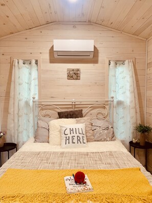 1 bedroom, bed sheets