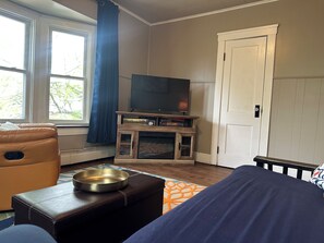 Télévision, cheminée