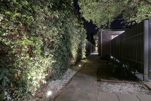 Property grounds - Cosy Secluded Secure - 1.5km From City (Keswick)