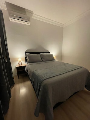 Apartment | Verdunkelungsvorhänge, Bügeleisen/Bügelbrett, kostenloses WLAN