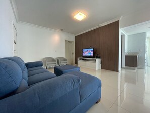 Apartment | Living area - AMPLO APARTAMENTO UM POR ANDAR (Balneário Camboriú)