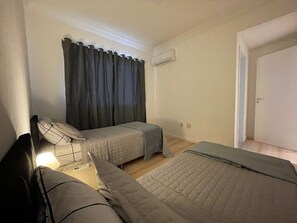 Apartment | Blackout drapes, iron/ironing board, free WiFi, bed sheets - AMPLO APARTAMENTO UM POR ANDAR (Balneário Camboriú)