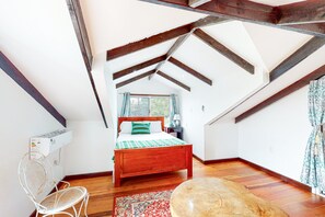 3 bedrooms, internet, bed sheets