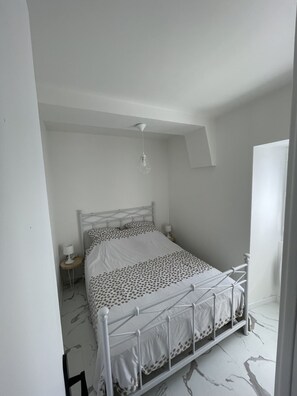 2 bedrooms, travel crib, bed sheets - Vue Charente (Soubise)