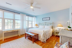 2 bedrooms, iron/ironing board, internet, bed sheets - Oak Grove Cottages 3045 | Condo in Murrells Inlet with pool, golf views, hot tub (Murrells Inlet)