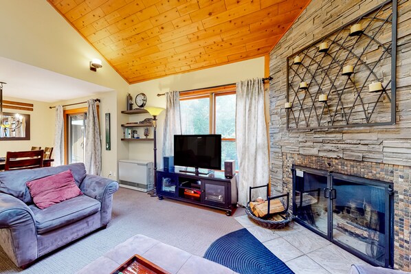 Télévision, cheminée