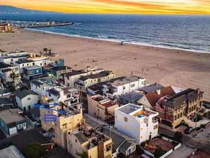 Beach - 50 feet to the sand, with the highest roof deck in south Hermosa! (Hermosa Beach)