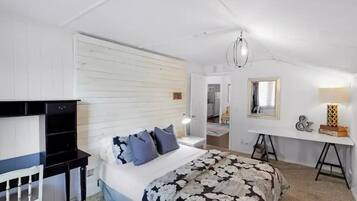 3 bedrooms, desk, iron/ironing board, free WiFi