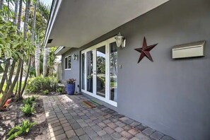 Exterior detail - Enchanting Wilton Manors Haven: Outdoor Oasis (Wilton Manors)