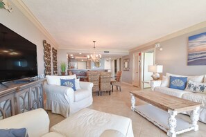 Smart-TV, DVD-spiller og bøker