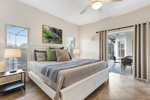 3 quartos, escrivaninha, ferros/tábuas de passar roupa